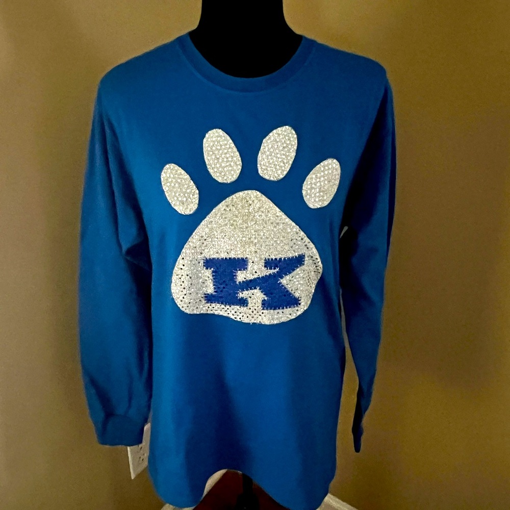 UK tee shirt with  sequin paw size M